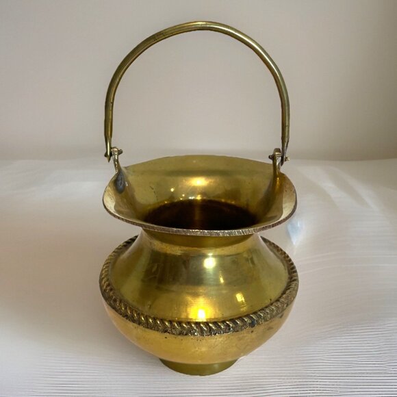 Vintage Solid Brass Vase Basket Rope Twist Accent Hinged Handle Made In India - Picture 1 of 11